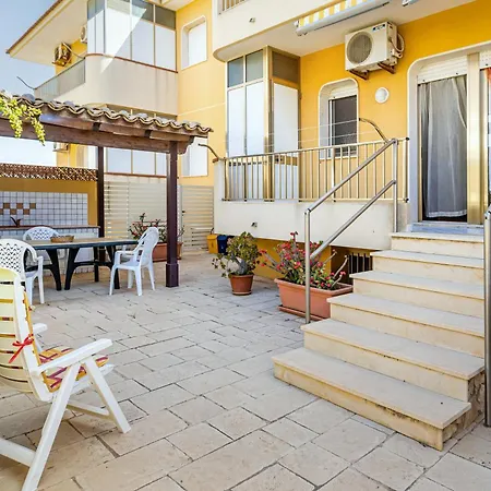 Apartment Brezza Marina - Lovely Flat With Veranda & Parking Marina di Ragusa